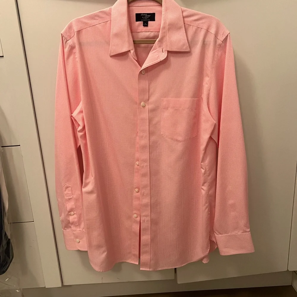 Button down - Picture 1 of 1